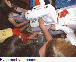 maak je eigen knuffel: even vastnaaien